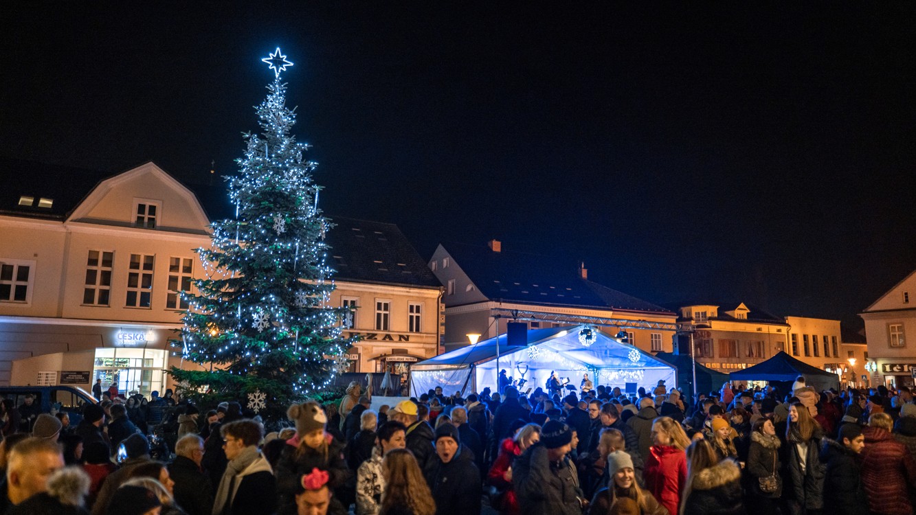 I. ADVENTNÍ NEDĚLE SPOLU S ROZSVÍCENÍM STROMU 